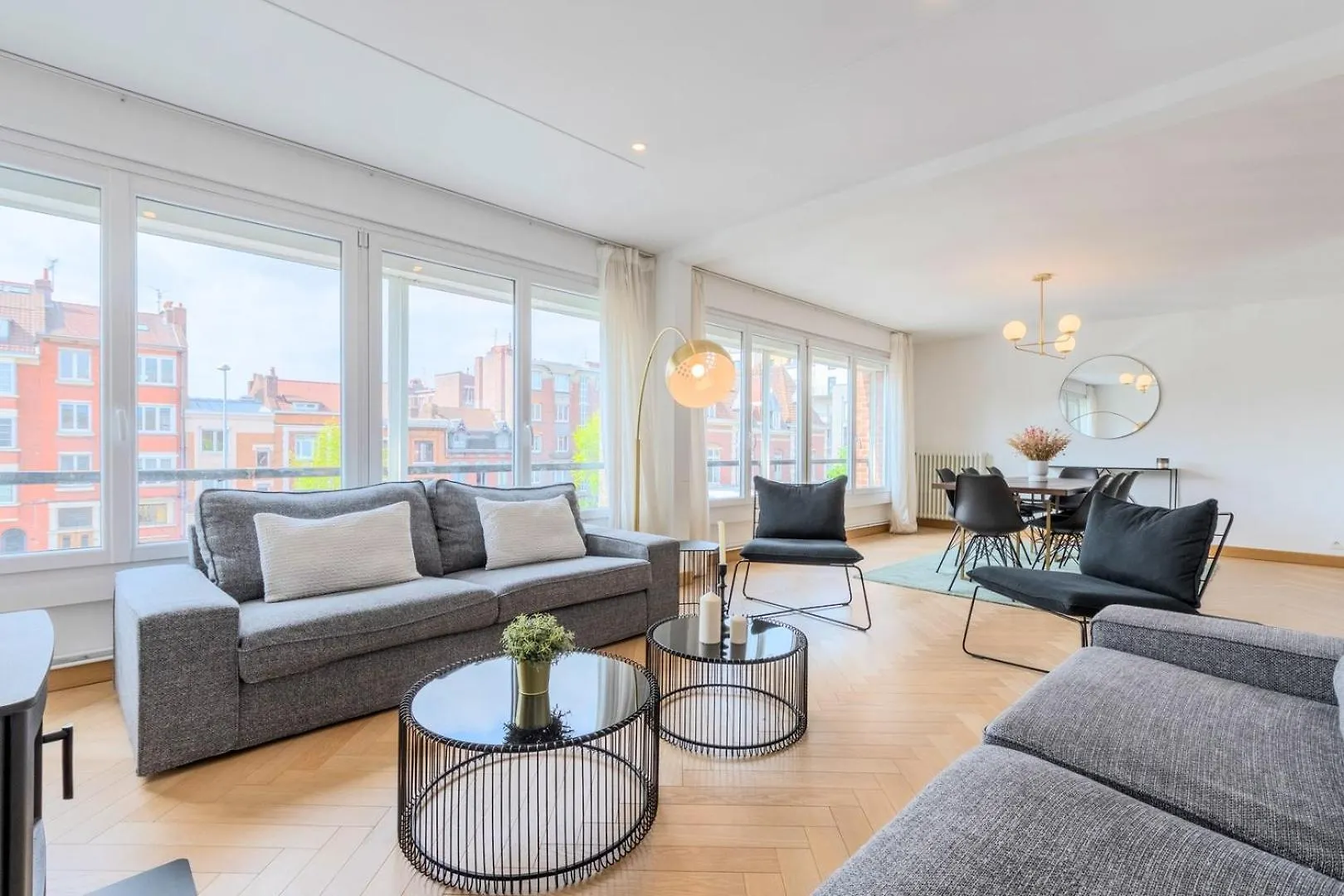 Large 130 M² 4-Bedroom Apartment Lille