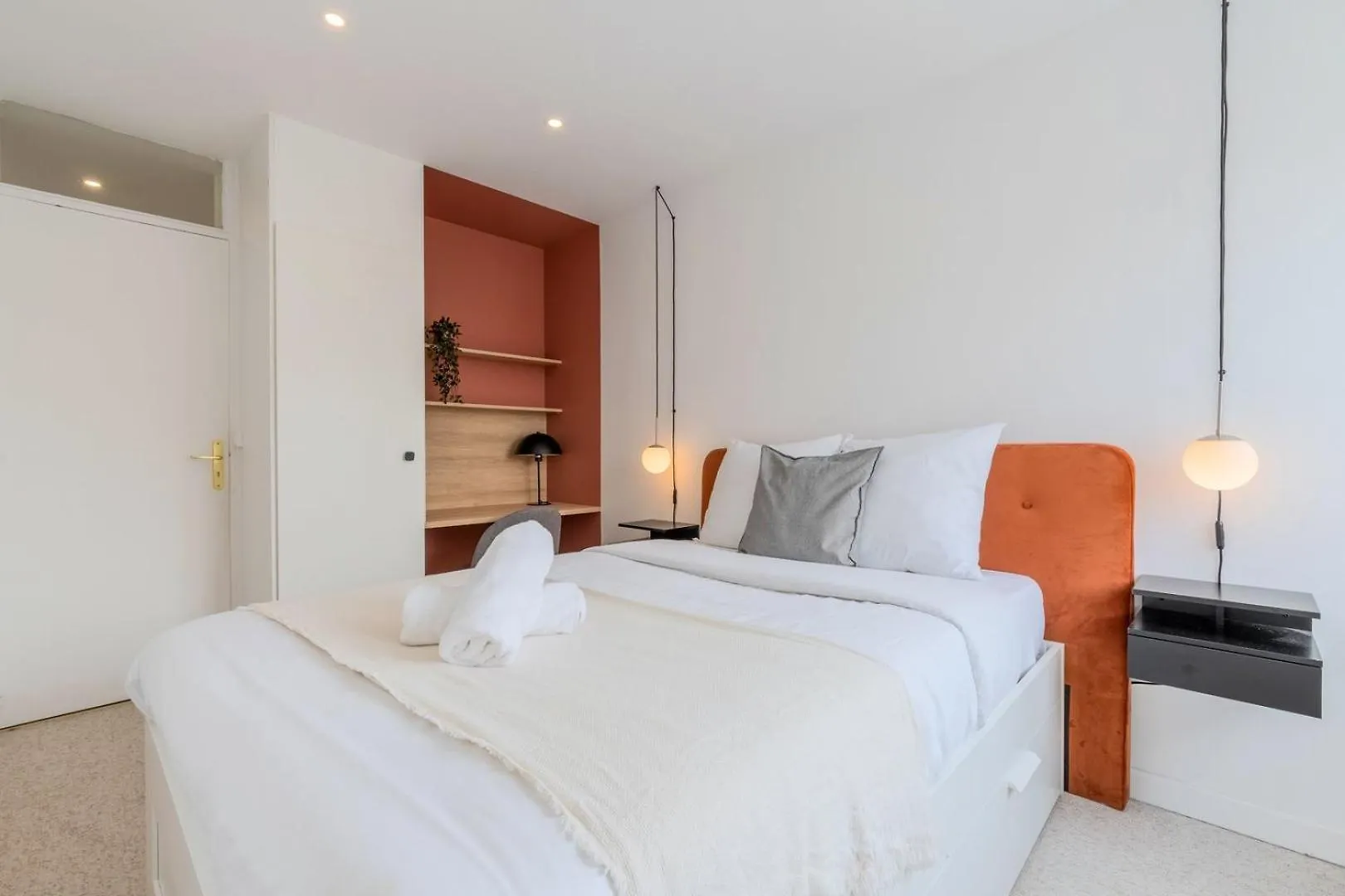 Large 130 M² 4-Bedroom Apartment Lille