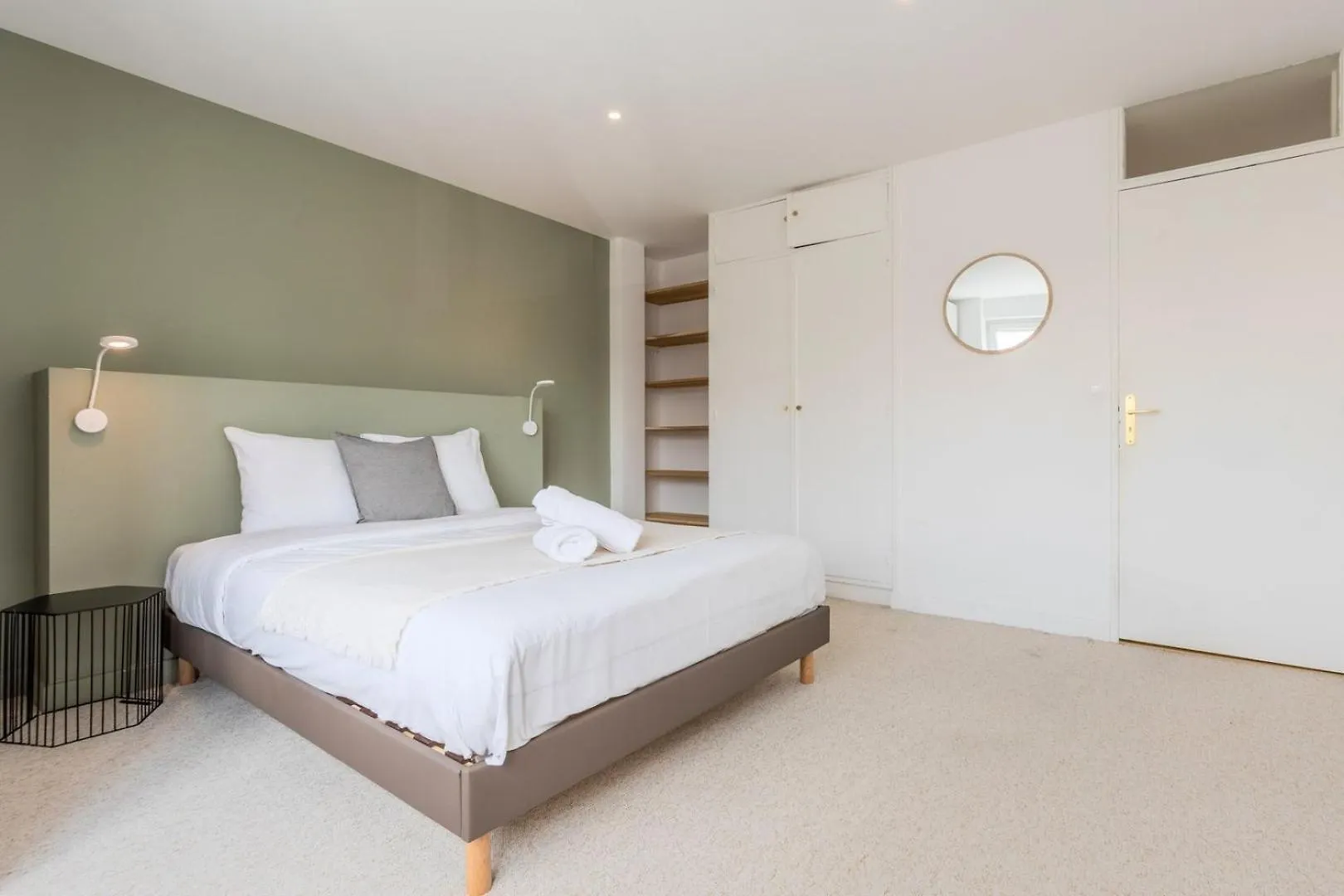 Large 130 M² 4-Bedroom Apartment Lille