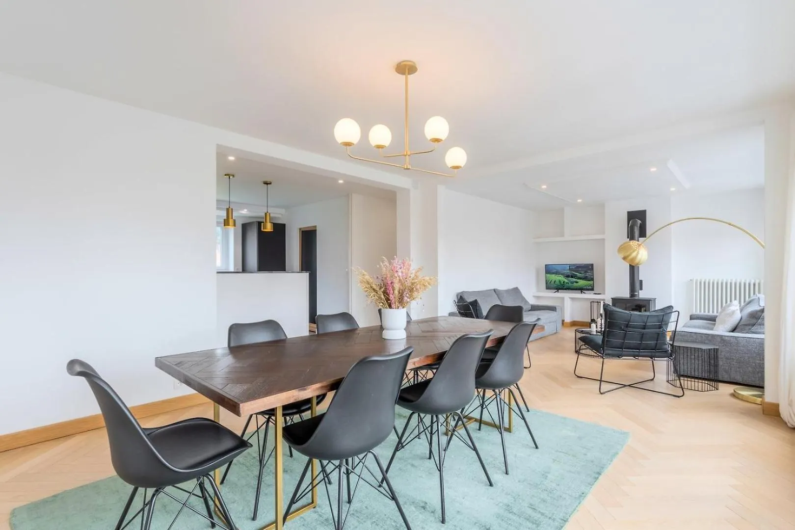 Large 130 M² 4-Bedroom Apartment Lille