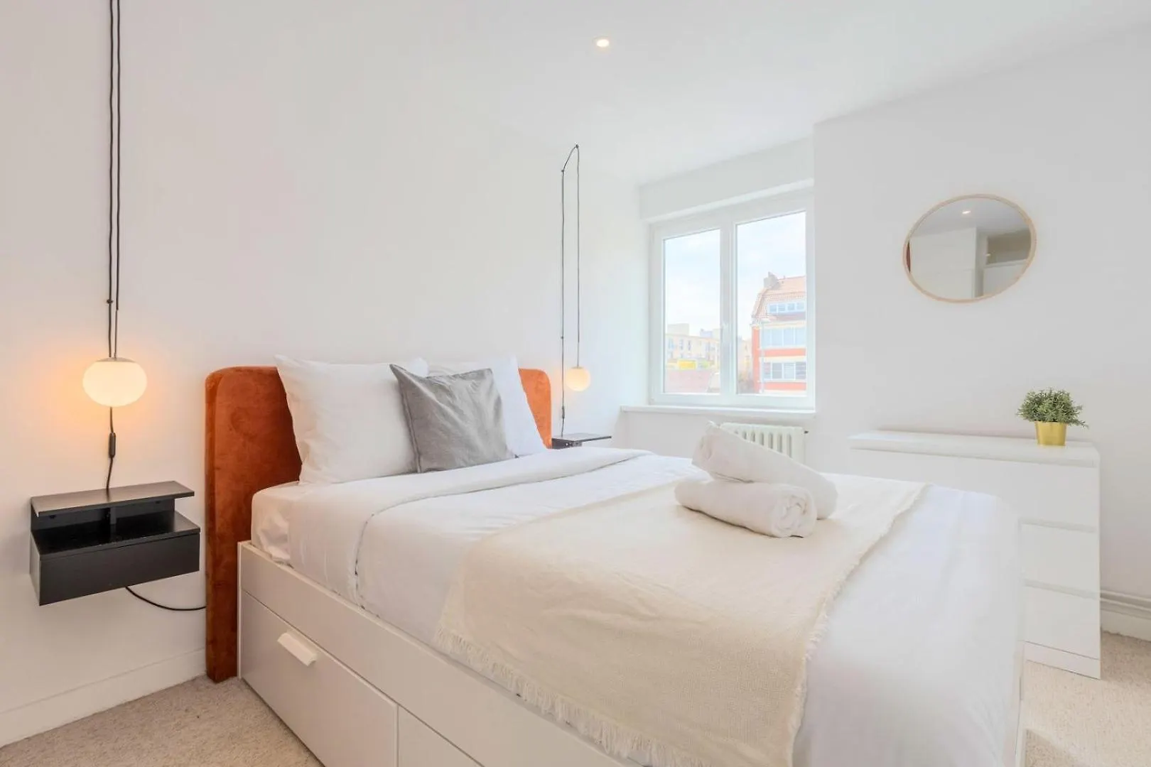 Large 130 M² 4-Bedroom Apartment Lille