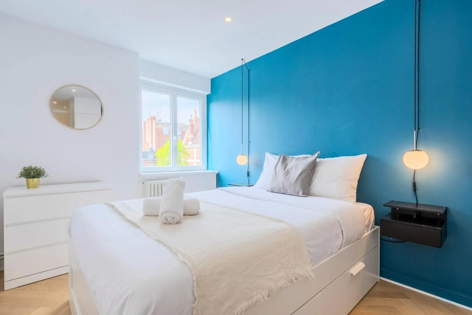 Large 130 M² 4-Bedroom Apartment Lille 0*,  France