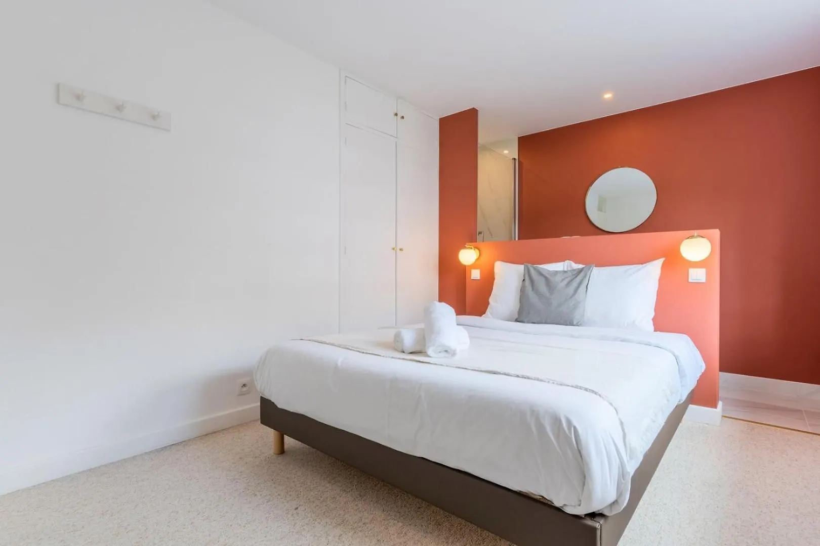 Large 130 M² 4-Bedroom Apartment Lille